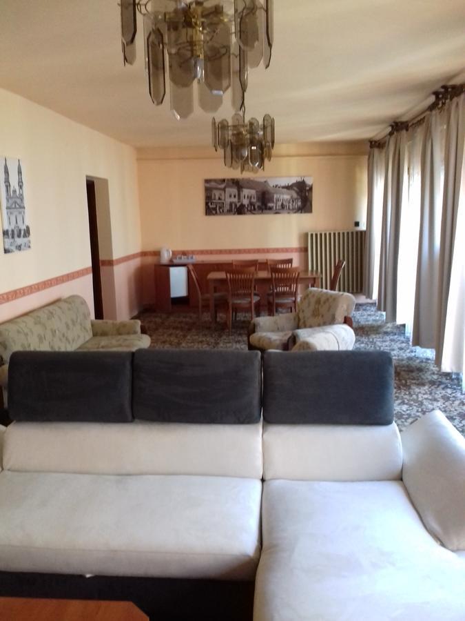 Fonix Panzio Hotel ปาปา ภายนอก รูปภาพ