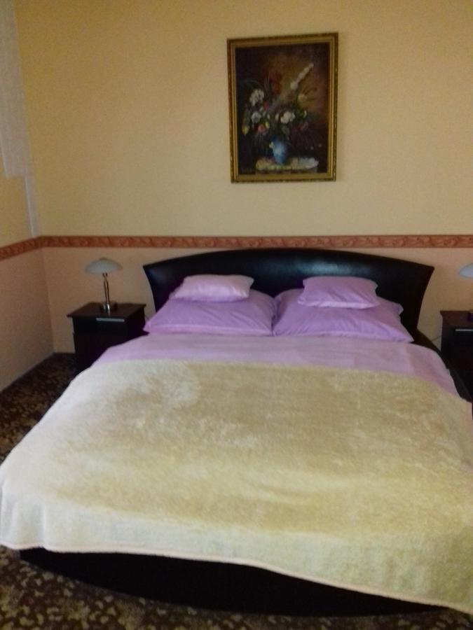 Fonix Panzio Hotel ปาปา ภายนอก รูปภาพ