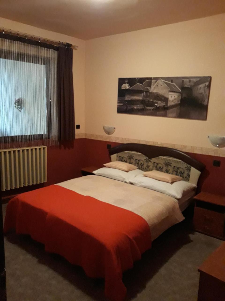 Fonix Panzio Hotel ปาปา ภายนอก รูปภาพ